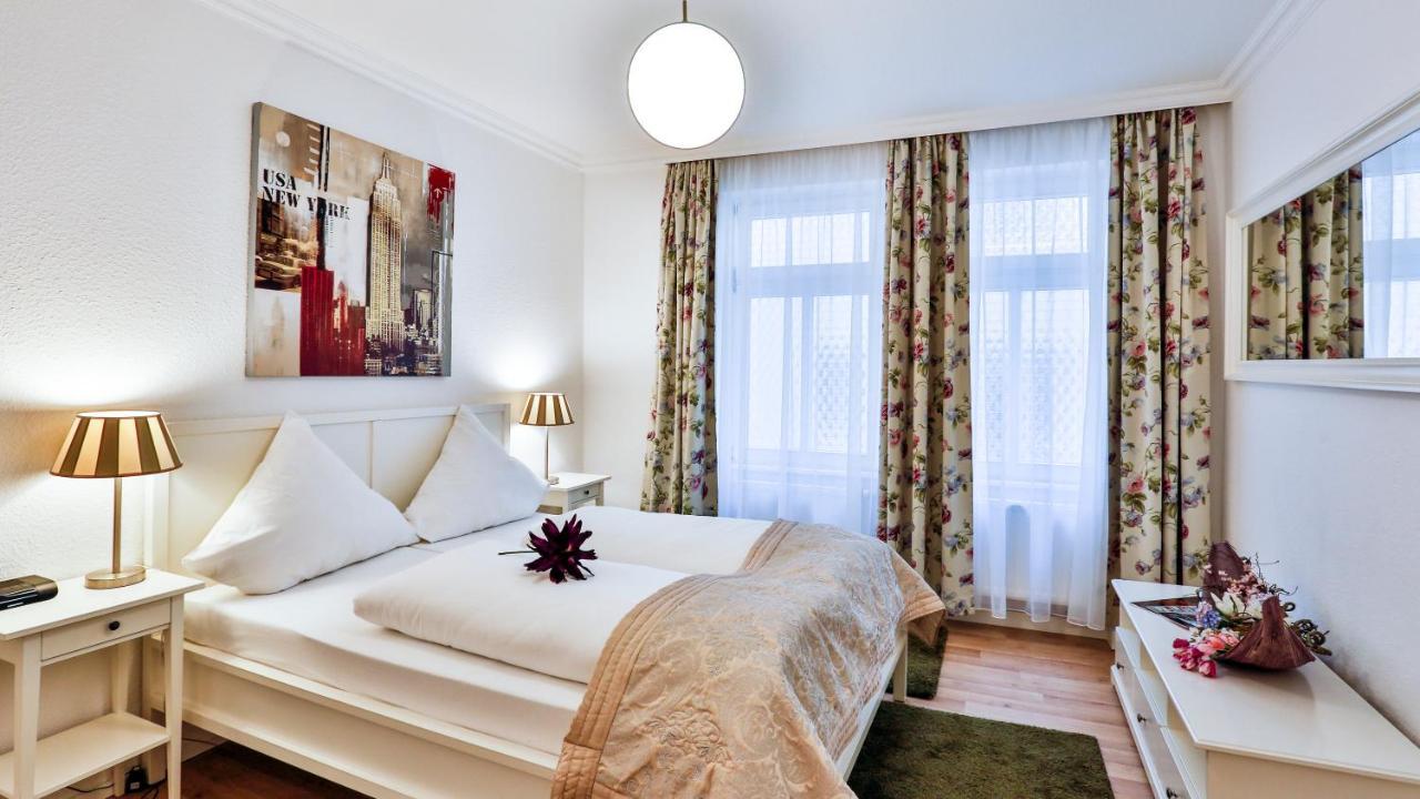 Hotel Laterne Baden-Baden Room photo