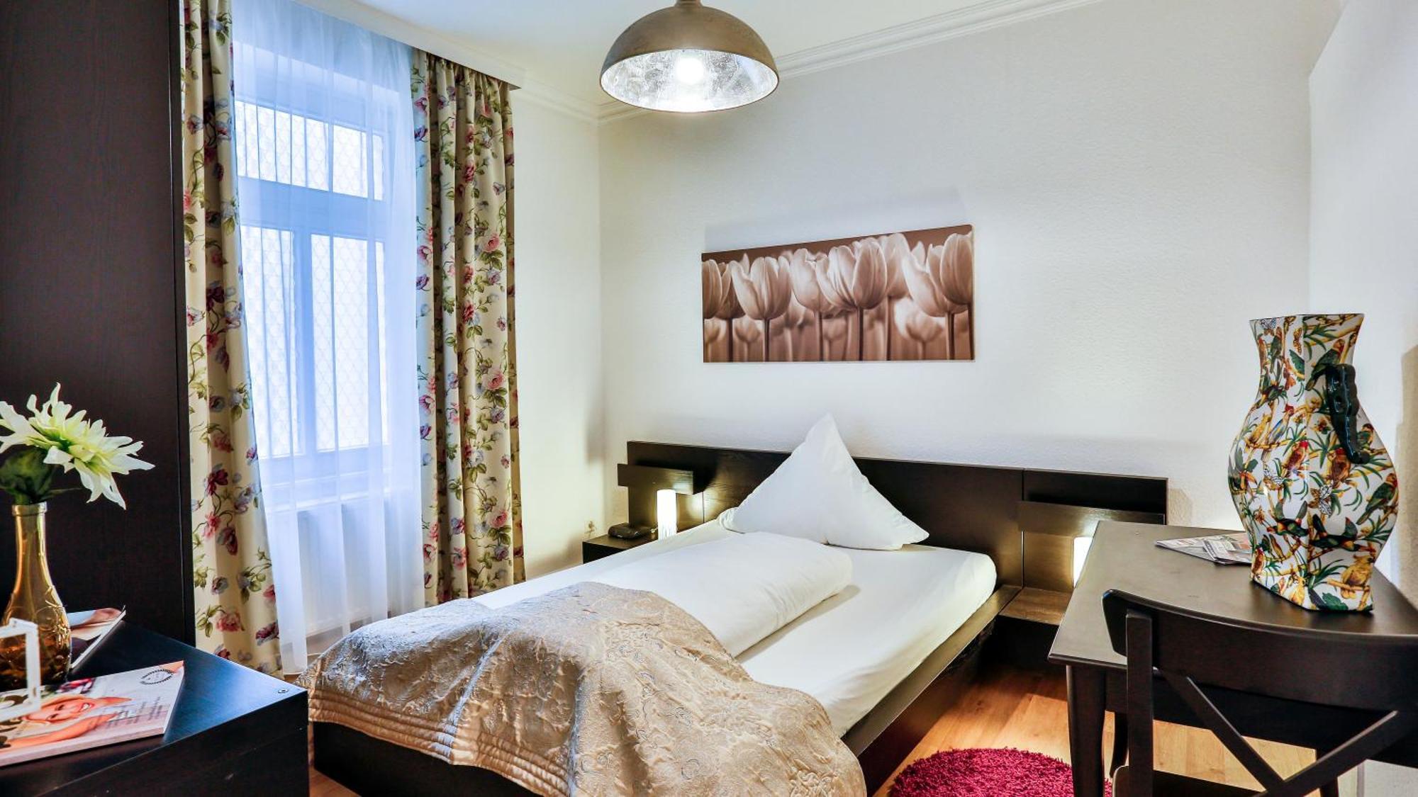 Hotel Laterne Baden-Baden Room photo